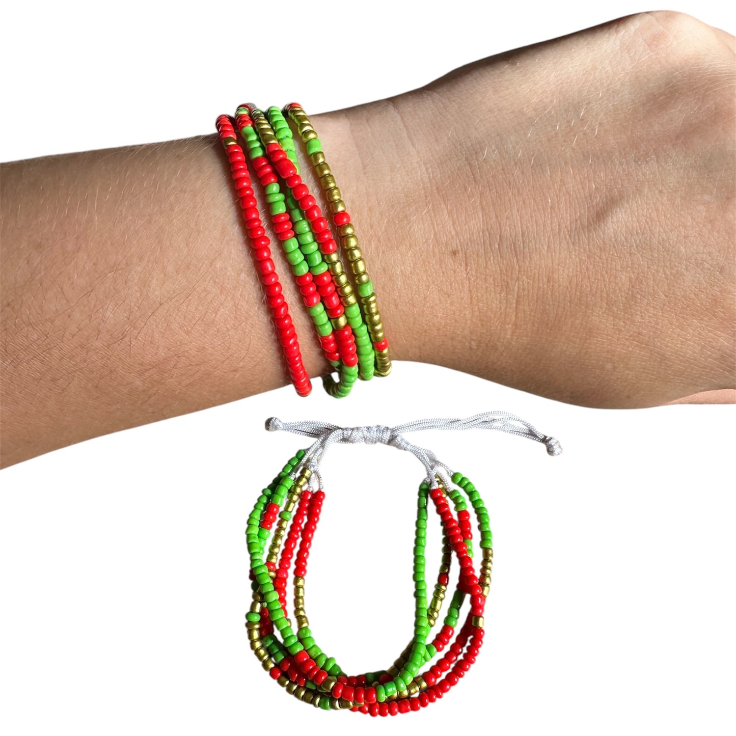 Pulsera con abalorios de colores y nudo corredizo.