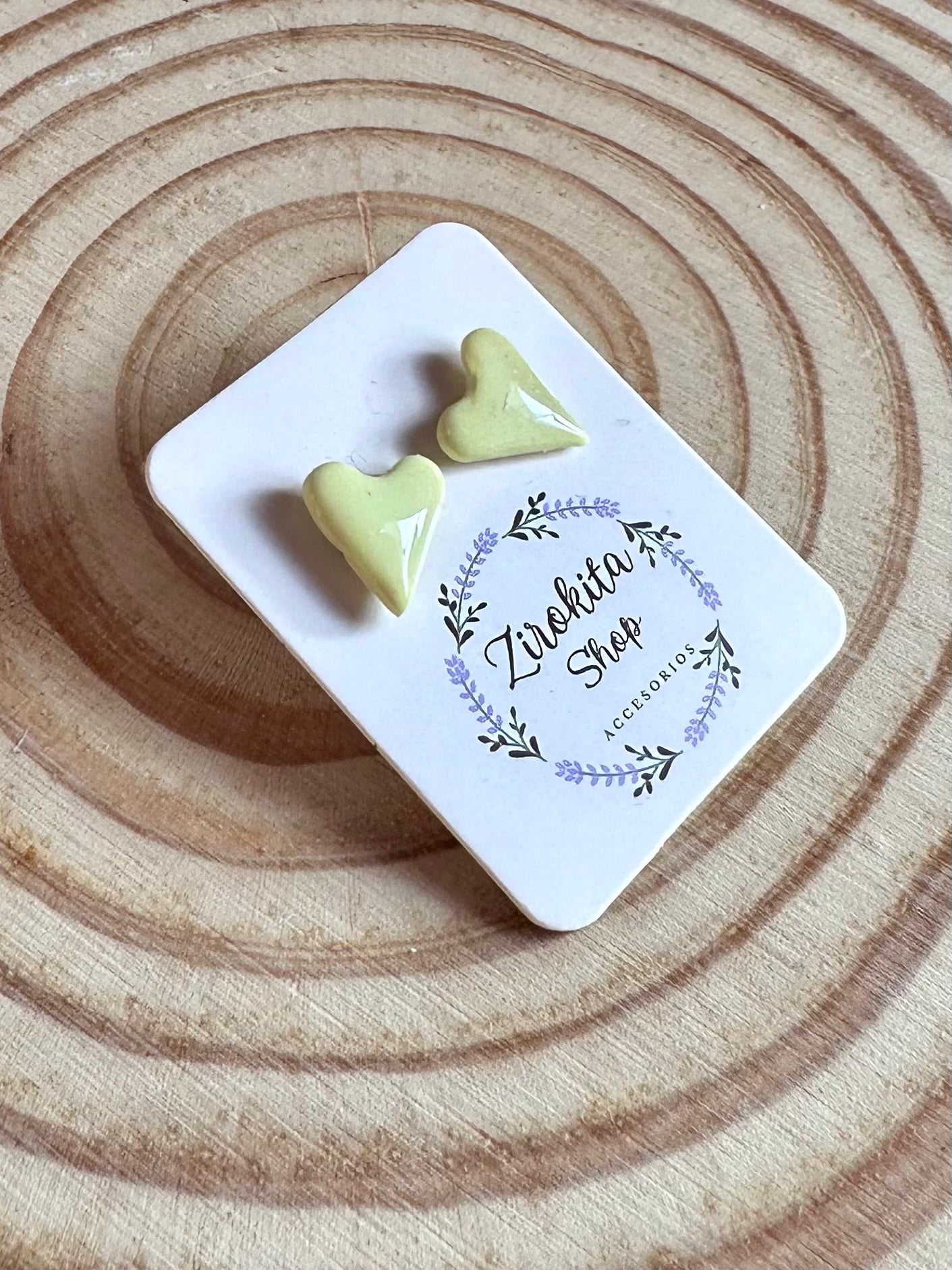 Mini pendientes de corazones amarillos
