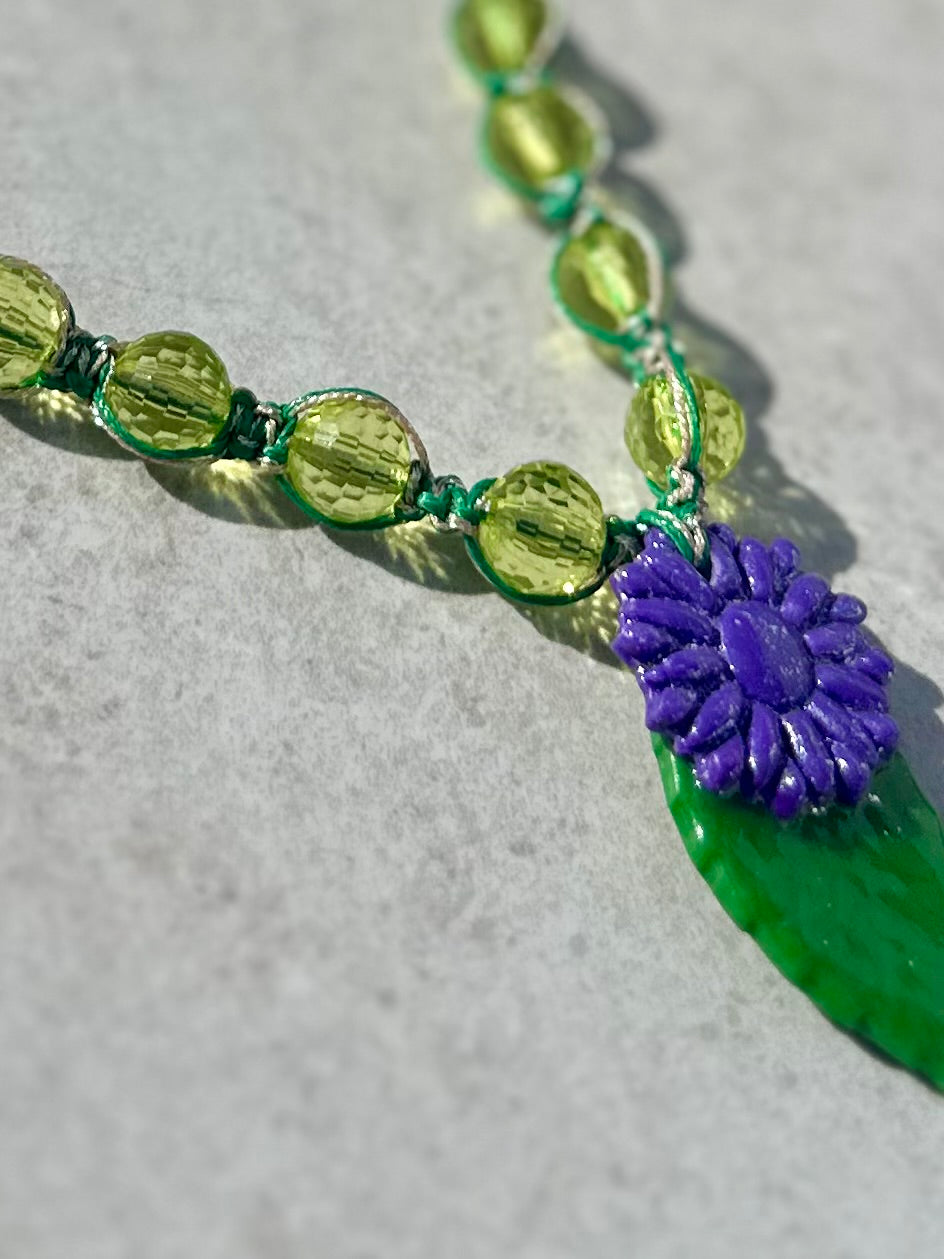 Collar jardín de Ziro modelo lila.