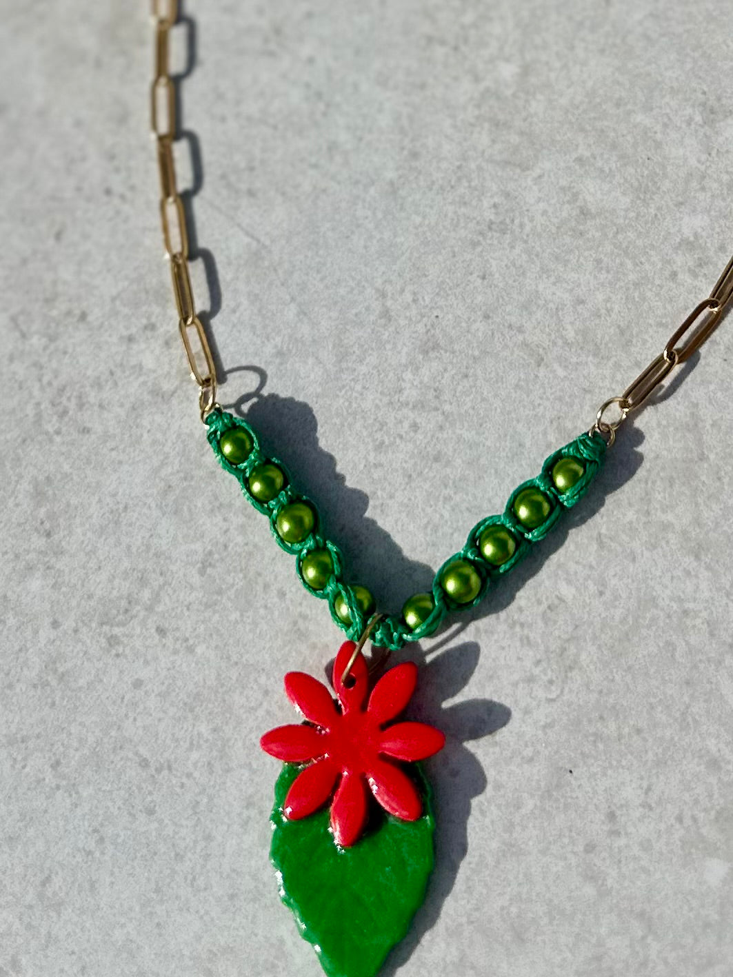 Collar jardín de Ziro modelo rojo