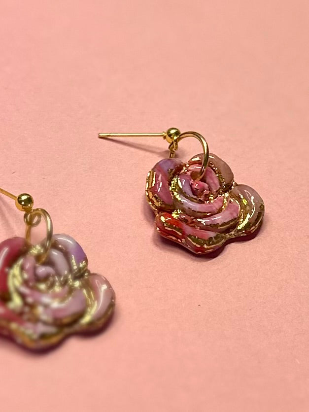 Pendientes de rosas brillantes