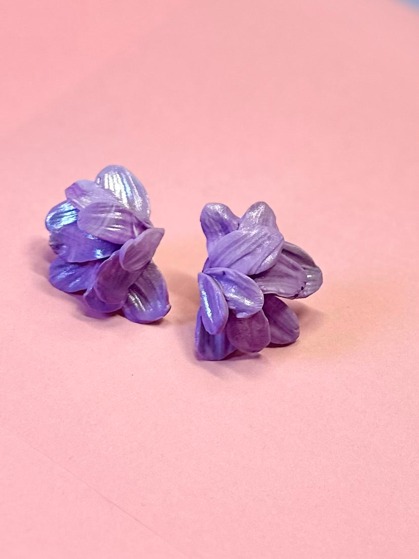 Pendientes de pétalos de flor lila