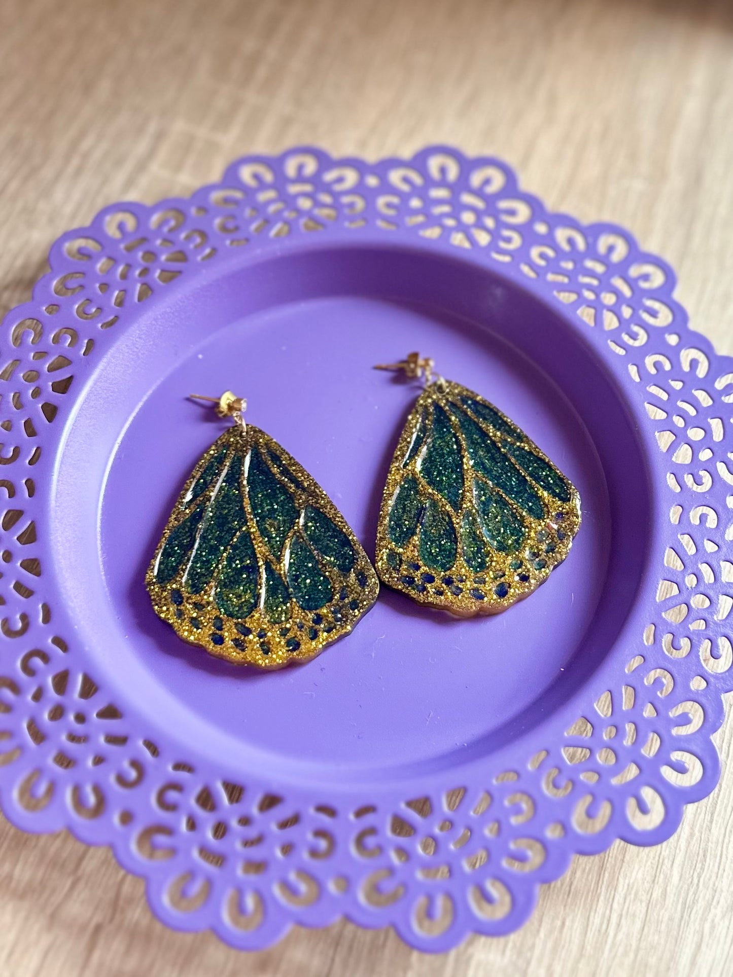 Pendientes de resina alas de mariposa