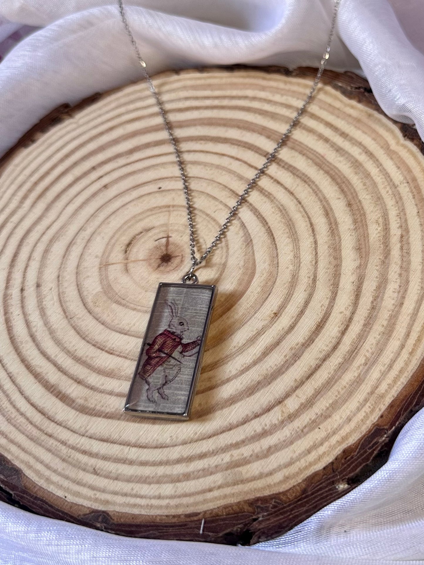 Medallón de la colección cuéntame un cuento “Conejo elegante”