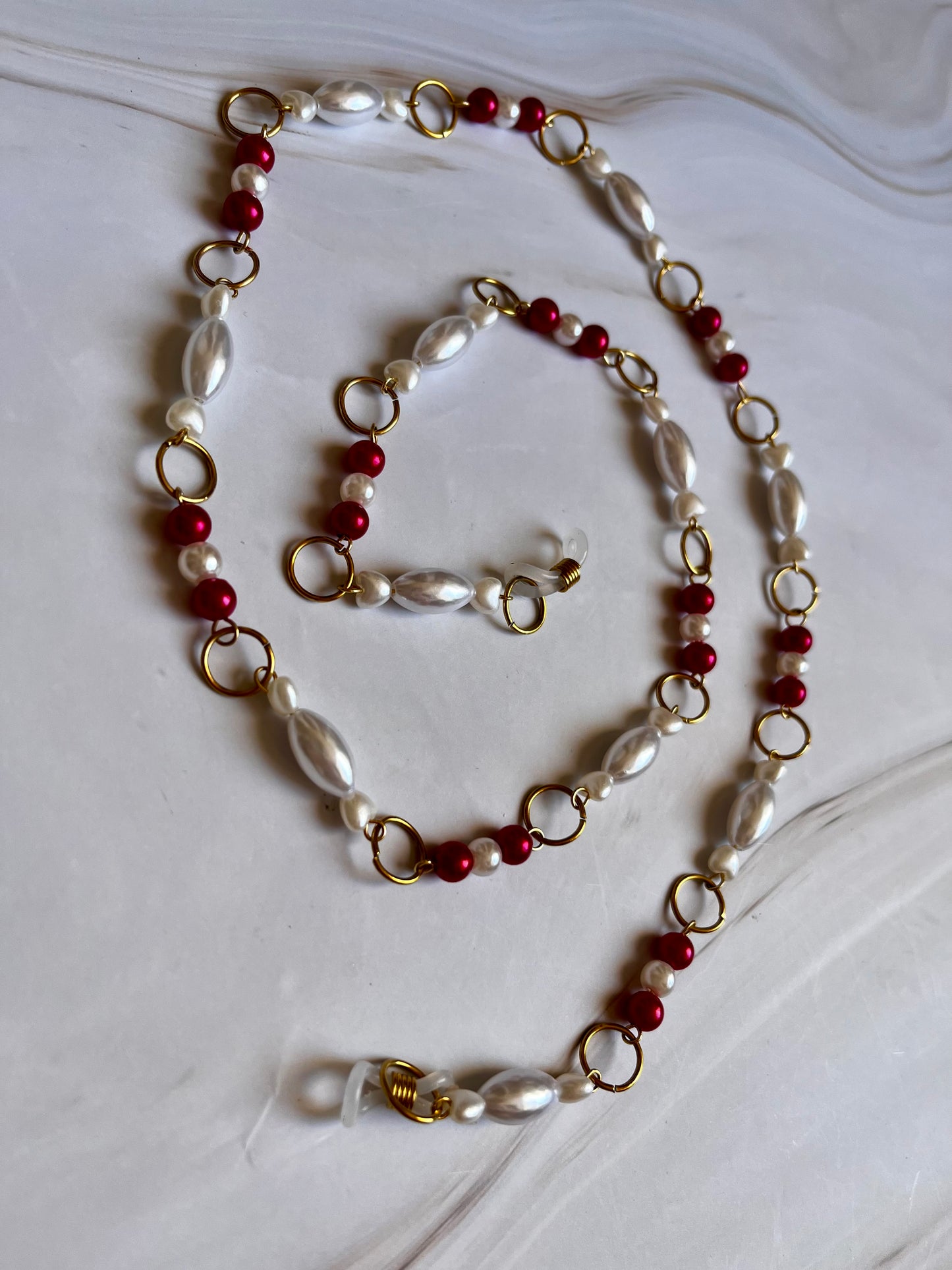 Cadena para gafas con cuentas y perlas rojas y blancas