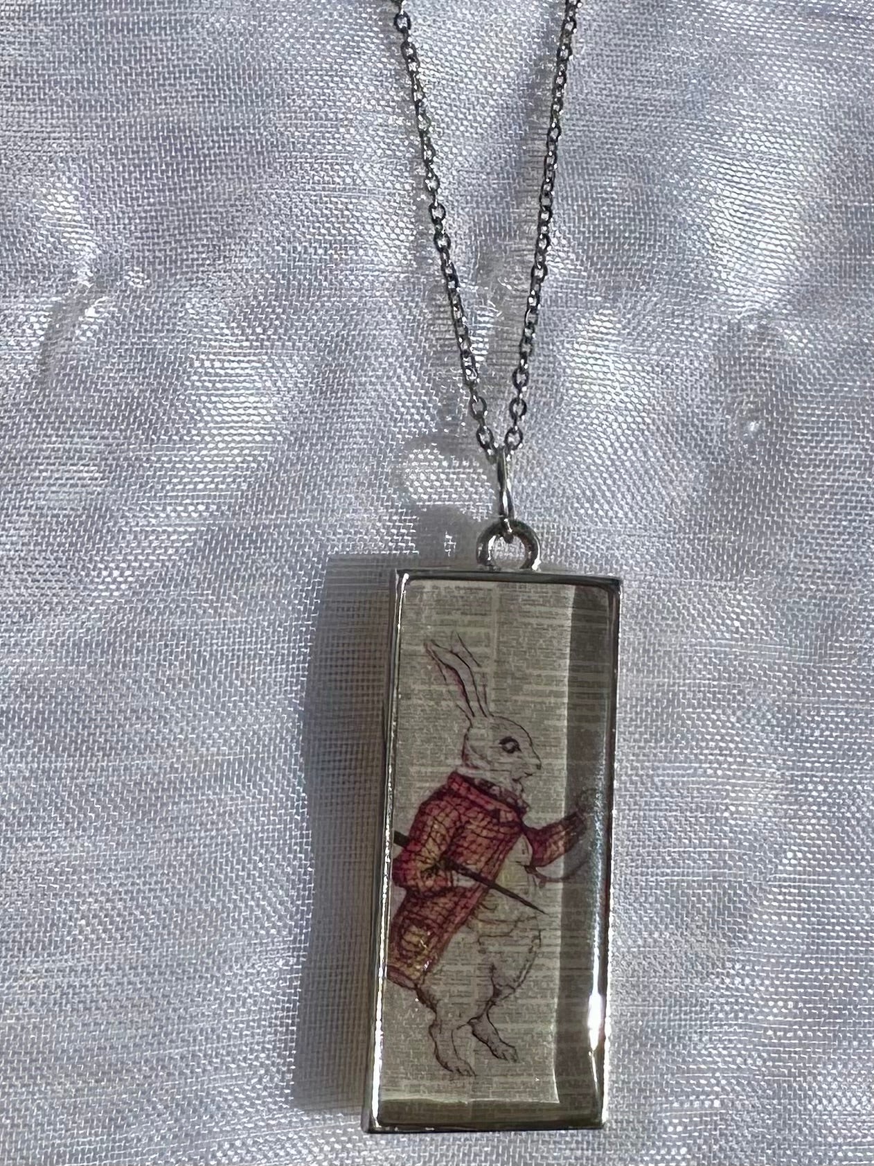 Medallón de la colección cuéntame un cuento “Conejo elegante”