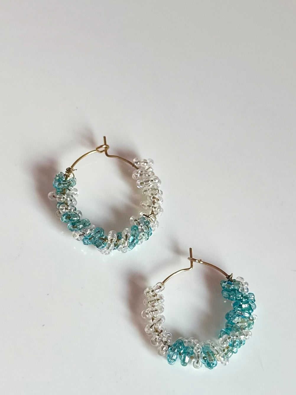 Aretes medianos de abalorios