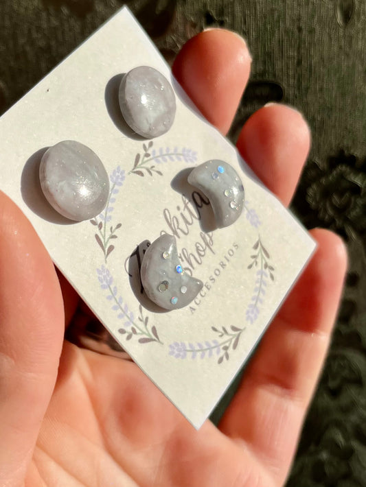 Pack de dos pendientes pequeños de lunas hechas de arcilla polimerica
