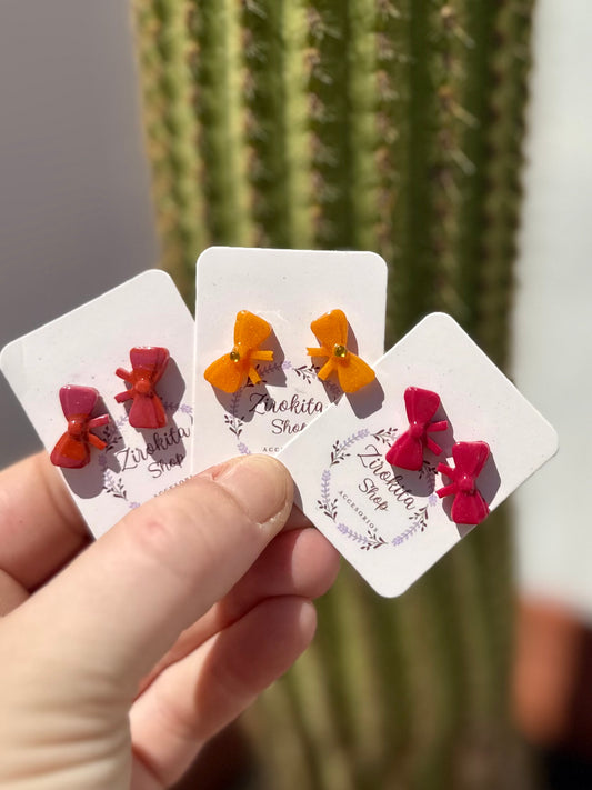Pendientes pequeños de lazos
