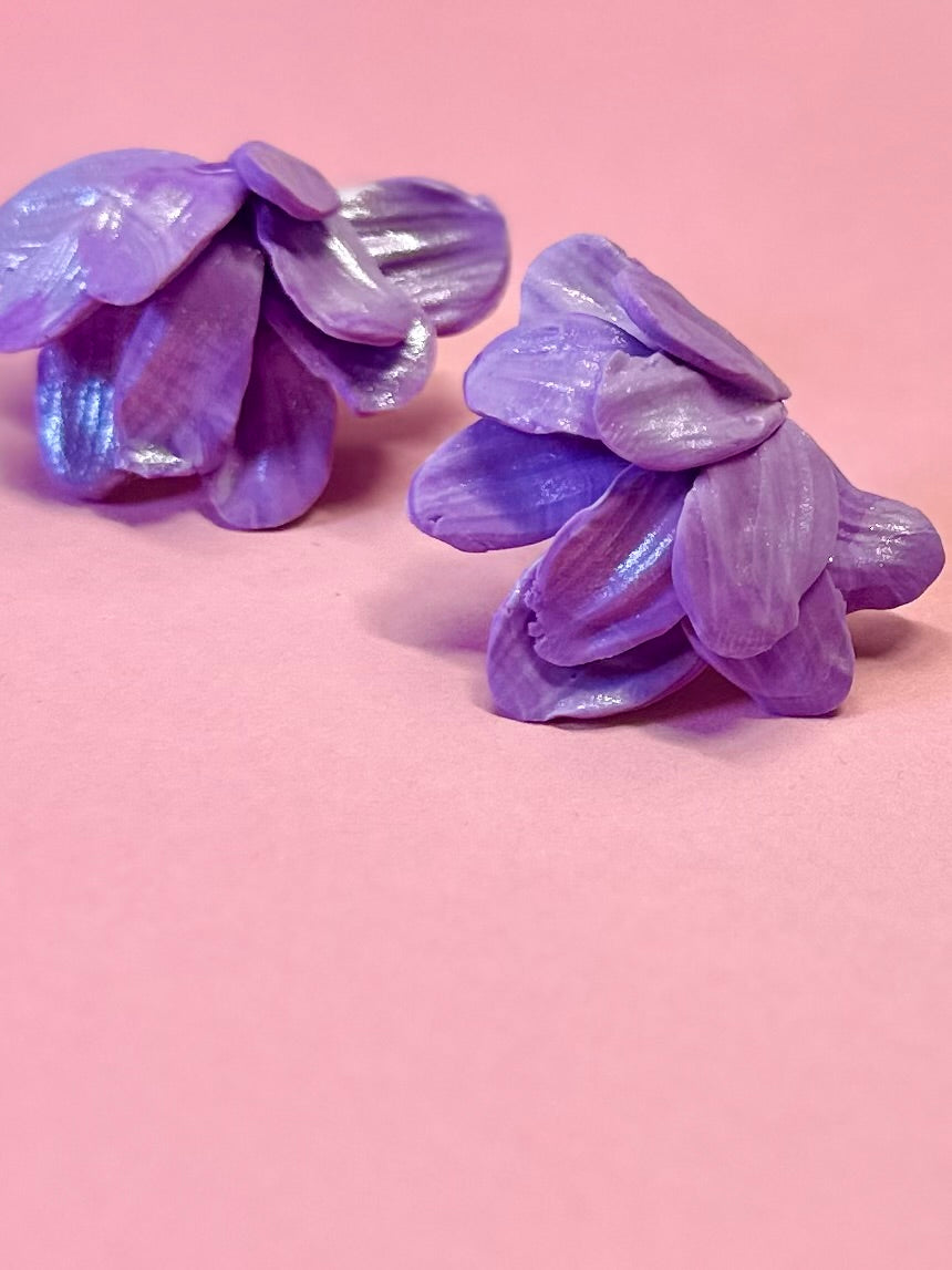 Pendientes de pétalos de flor lila