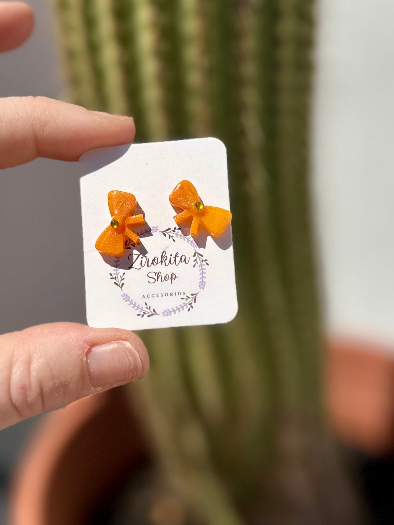 Pendientes pequeños de lazos