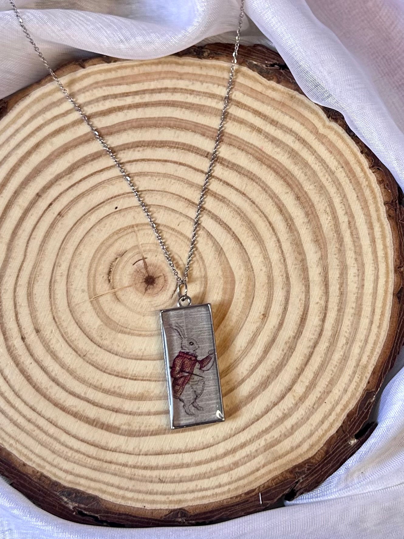 Medallón de la colección cuéntame un cuento “Conejo elegante”