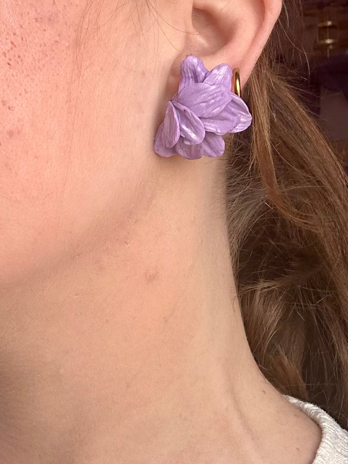 Pendientes de pétalos de flor lila