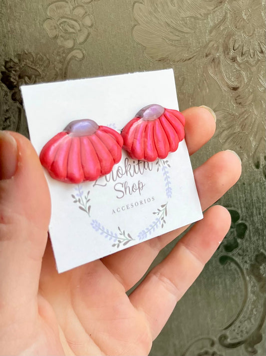 Pendientes brillantes y rosa de arcilla polimerica y resina.