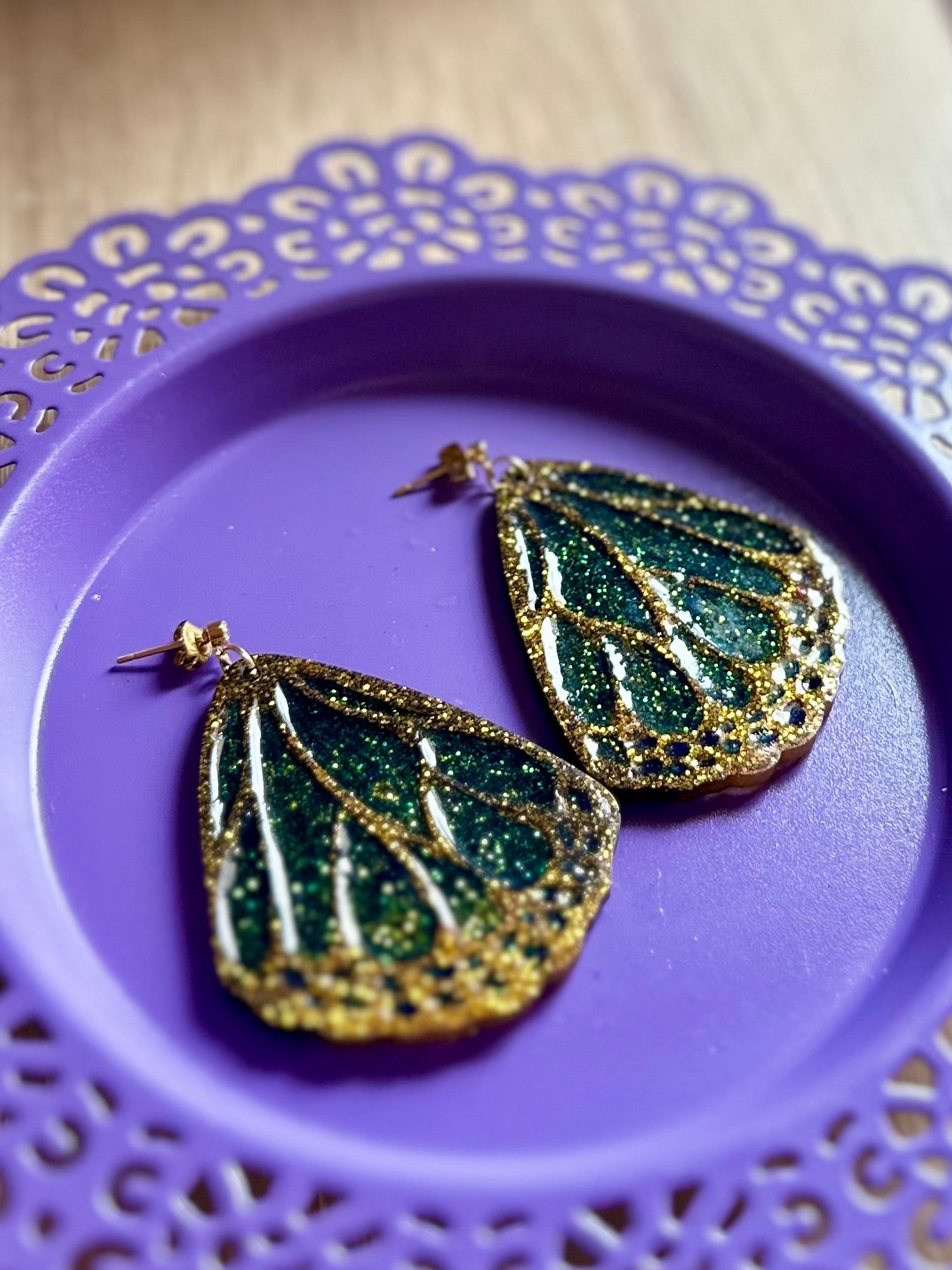 Pendientes de resina alas de mariposa