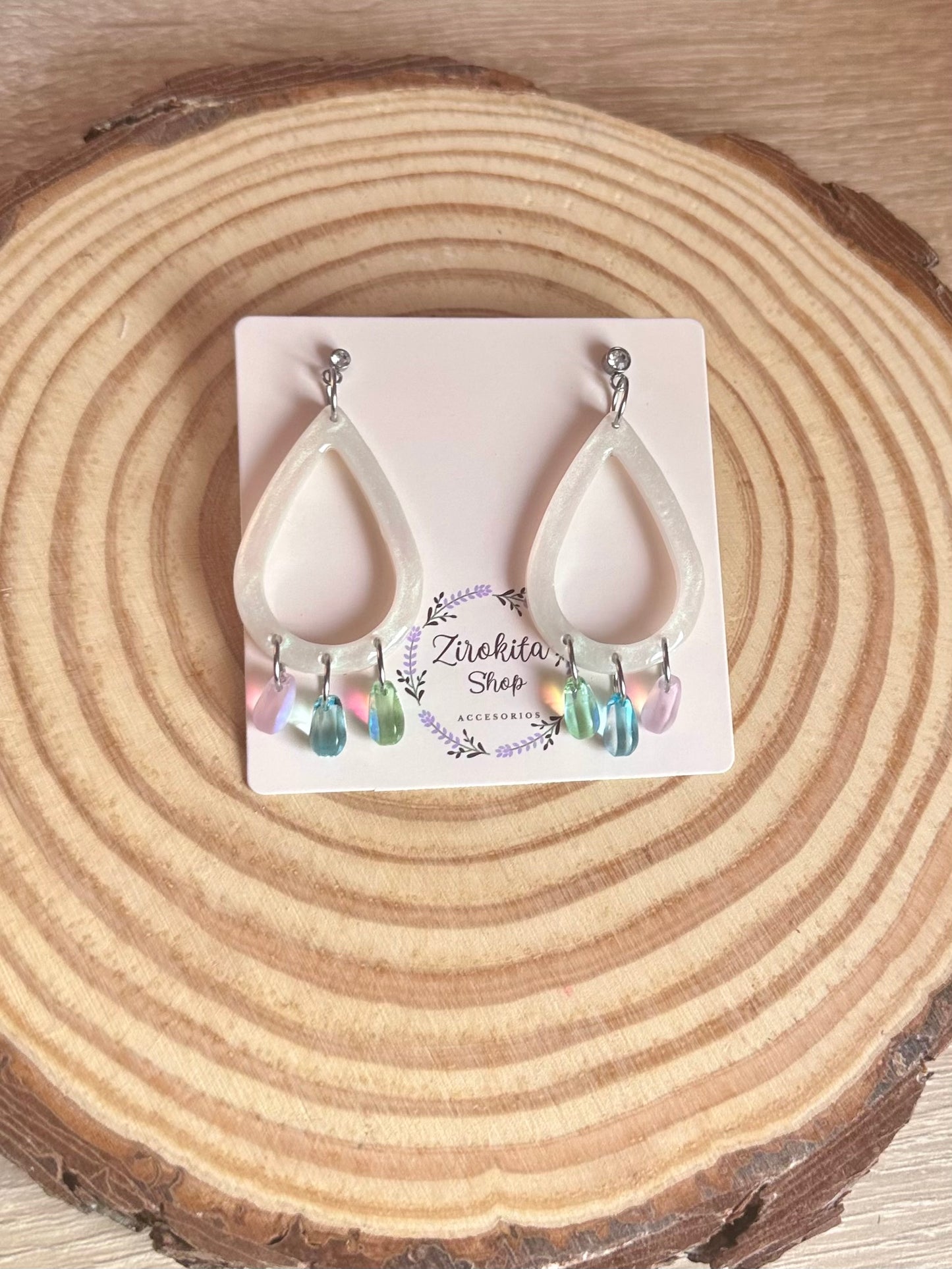Pendientes de resina con piedras de colores