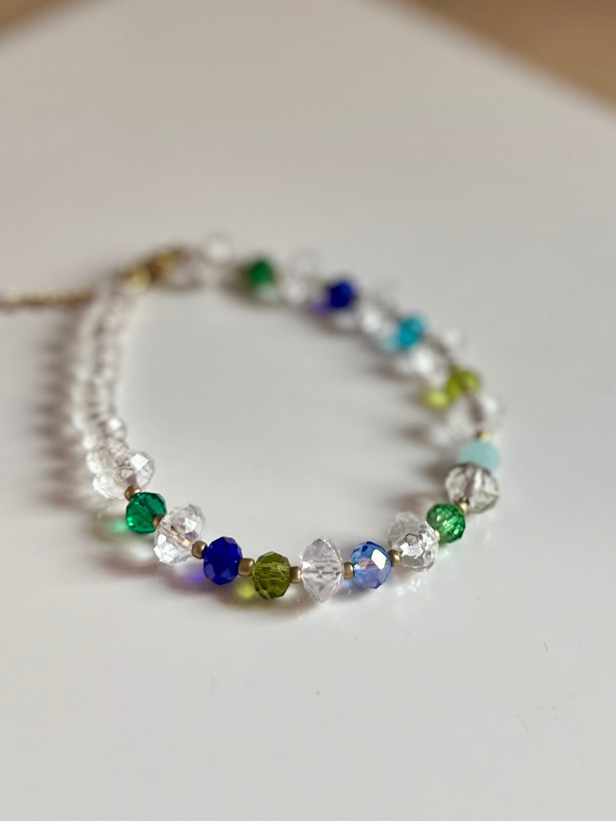 Pulsera de cristales azules y verdes