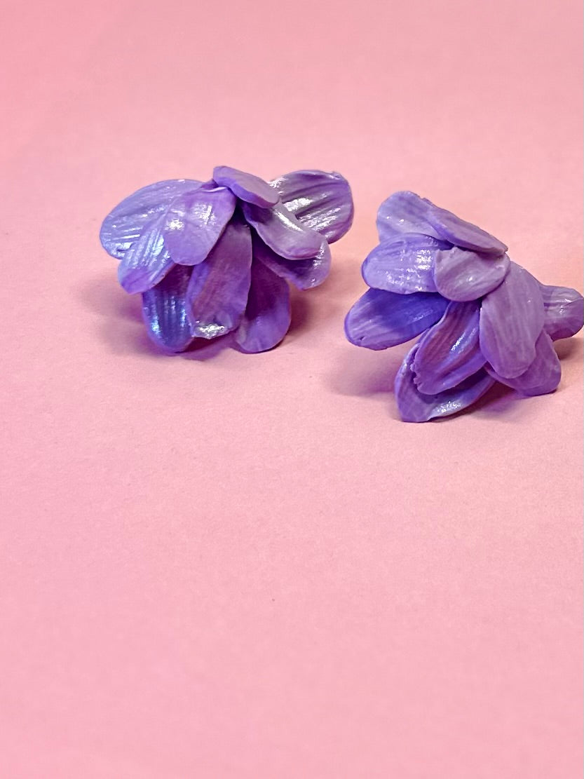 Pendientes de pétalos de flor lila