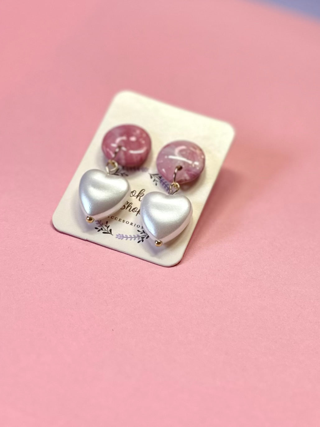 Pendientes rosas y corazón de perla