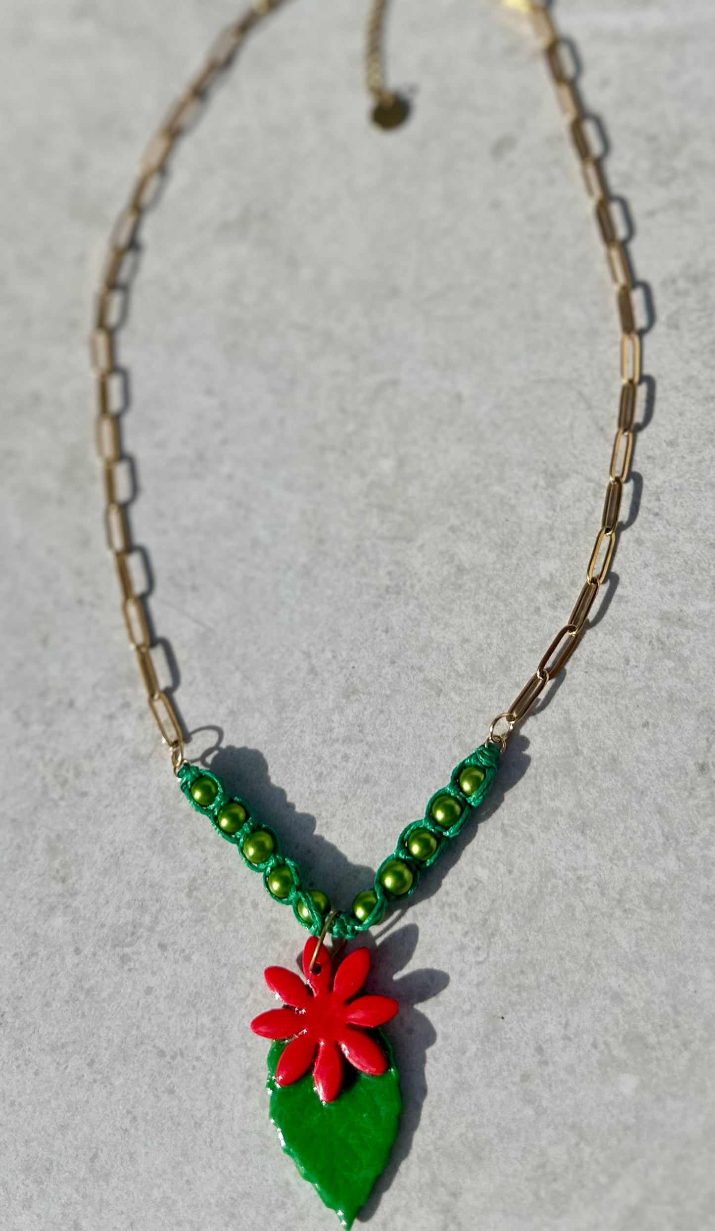 Collar jardín de Ziro modelo rojo