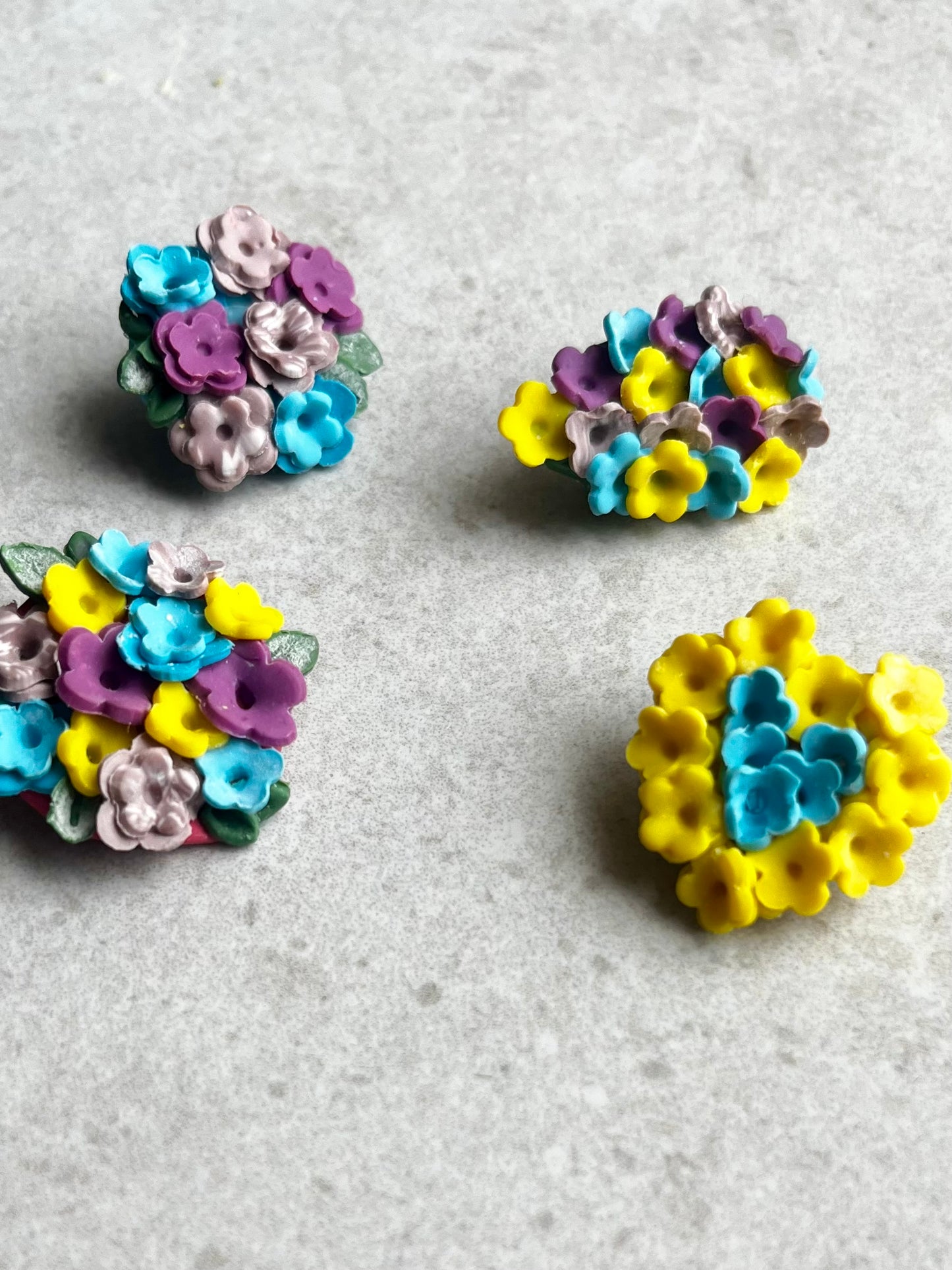 Broches de flores de arcilla polimerica